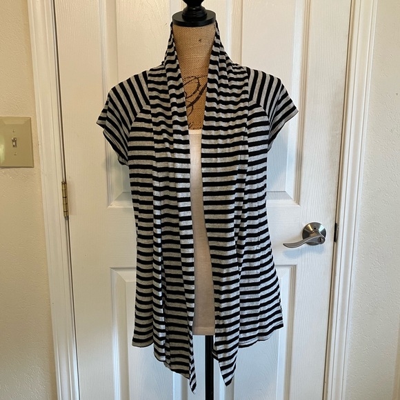 $6 Firm🦋 Byer California Byline striped short sleeved cardigan handkerchief hem - Picture 1 of 8